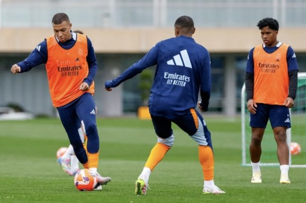 📷合手拍时辰全靠运说念！本日我团崭新查考照出炉，望望谁最帅👀全讯体育站体育信息