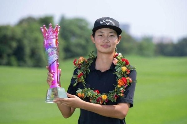 刘依一临了一轮打出一杆进洞全讯体育站体育信息