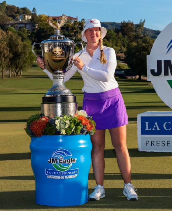 果岭边切杆后错失保帕推杆体育集锦