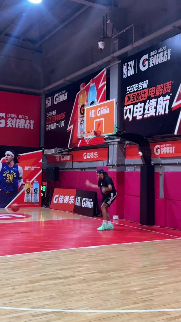 NBA球员阿隆-戈登中国行深圳站拉开帷幕体育录像/图片