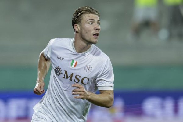 咱们很抖擞他现时在咱们阵中体育录像/图片