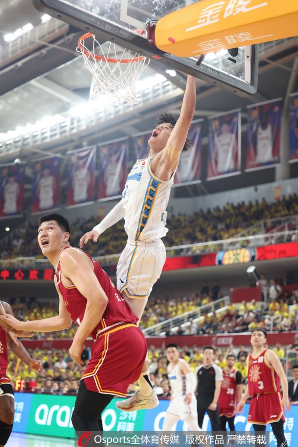 曾凡博在上赛季配置CBA经由中出现了腰部伤病体育赛事直播