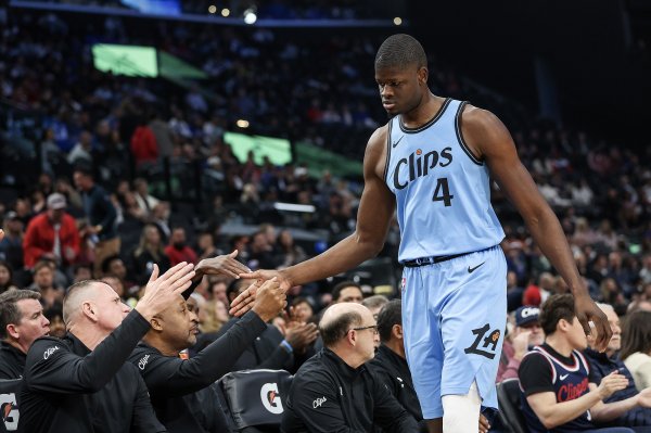 爵士和2018年6号秀、中锋班巴杀青一份契约体育集锦