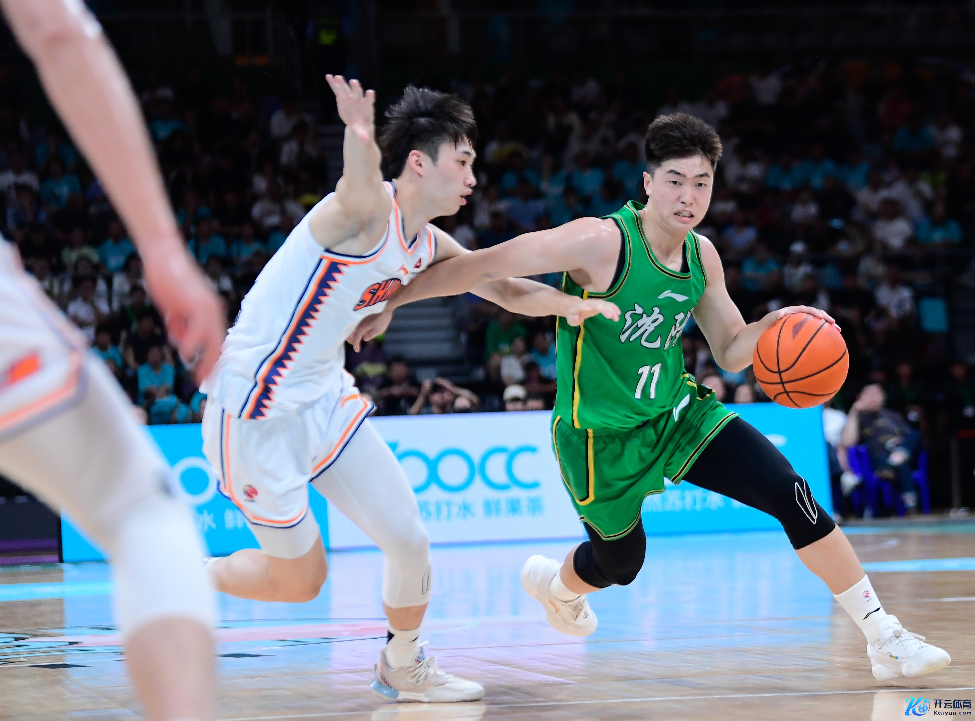 绿色球衣为张峻豪