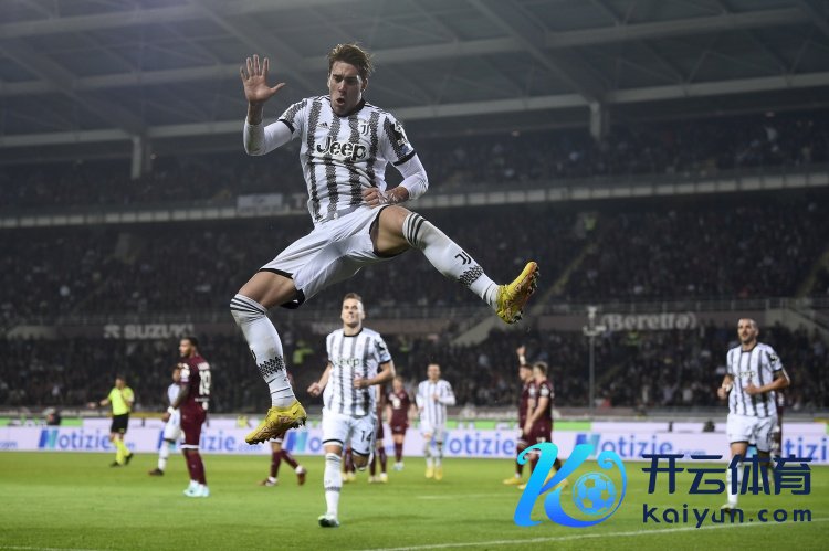 卡萨诺：弗拉霍维奇不懂怎么踢球，要是有话要对诠释说就该迎面说