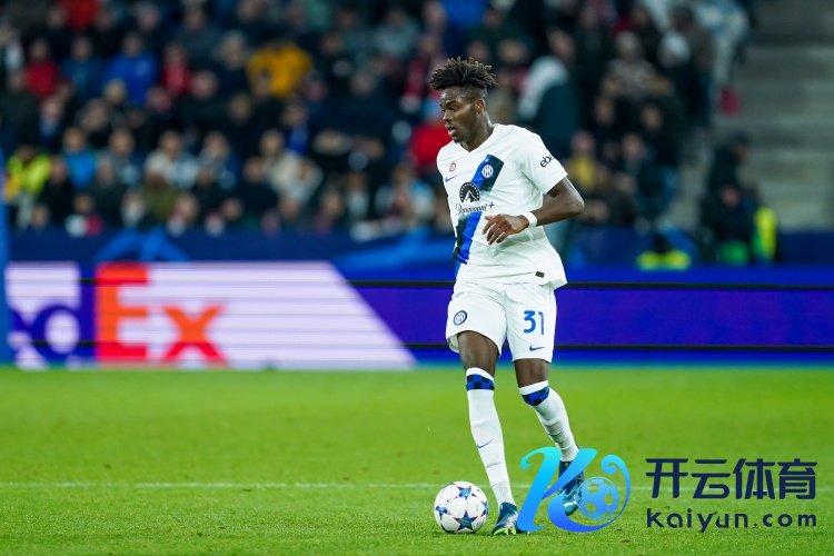 英媒：热刺和西汉姆联挑升国米边后卫比塞克，准备报价3500万镑